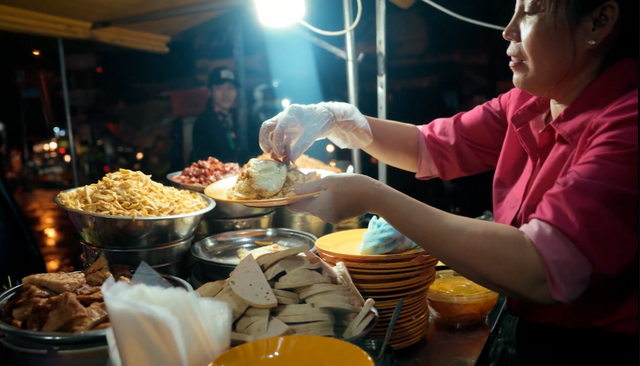 Ms. Nhã – Saigon’s Famous Fried Rice